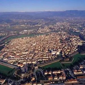 https://luccadentro-centro-storico.it-tuscanyhotel.com